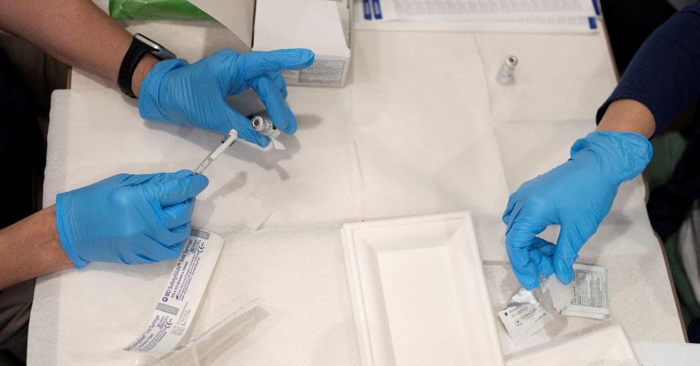 Lega: stop all’obbligo dei vaccini per minori, «solo raccomandati». Opposizione all’attacco