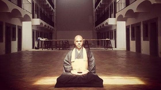 Metti un monaco a Rebibbia: "Così insegno la meditazione ai detenuti"