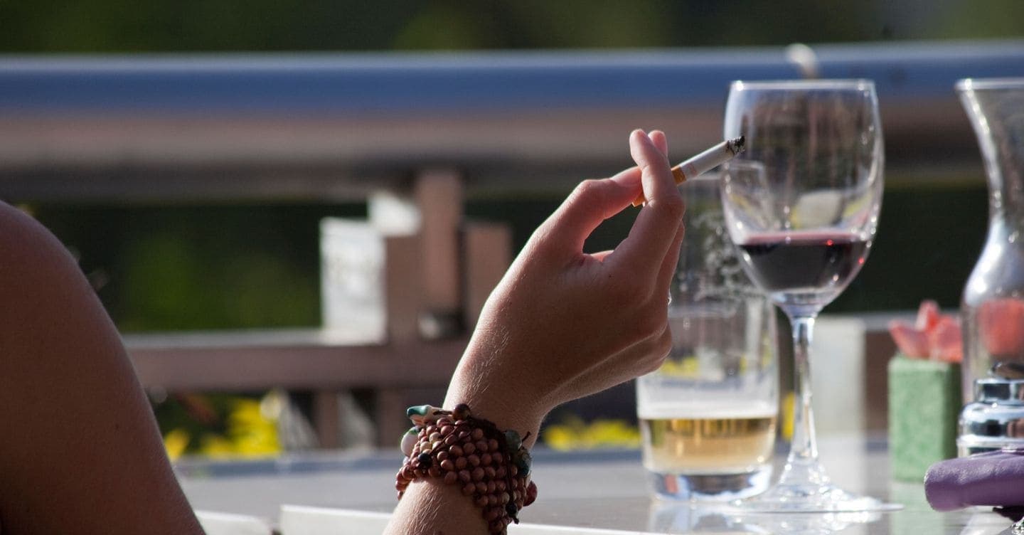 Tumori, 4 casi su 10 si possono prevenire:  fumo, infezioni e alcol i primi fattori da evitare