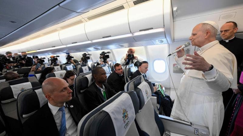 Il Papa: “Sono in Africa per incoraggiare i cattolici, non per discutere con Trump”