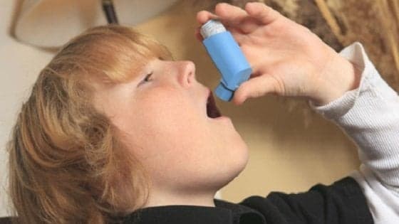 Se il bambino è obeso, il rischio di asma aumenta