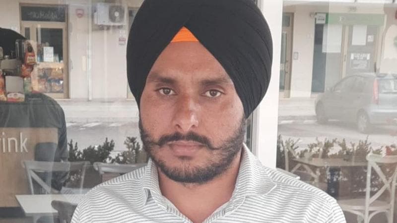 Intervista con l’amico del bracciante morto a Latina: “Satnam Singh era ancora vivo e il padrone già diceva: non so dove buttarlo”