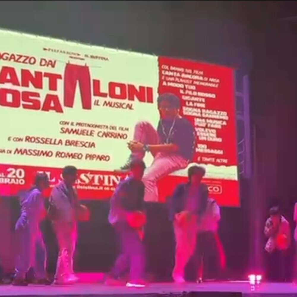 Al Sistina di scena il musical con "Il ragazzo dai pantaloni rosa"