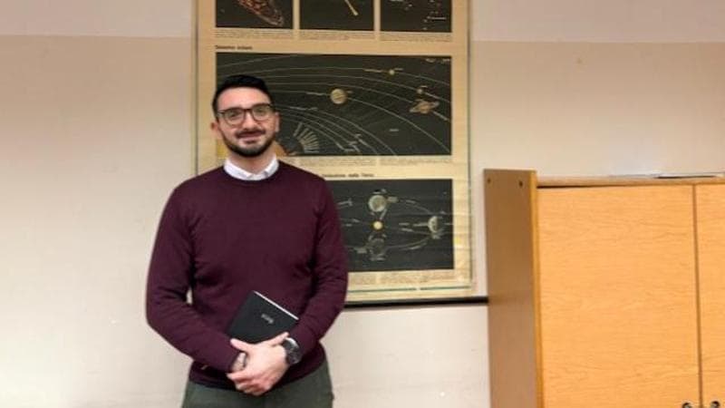 “Da bidello a prof nello stesso liceo: un sogno questa chiamata,ora insegno greco e latino”