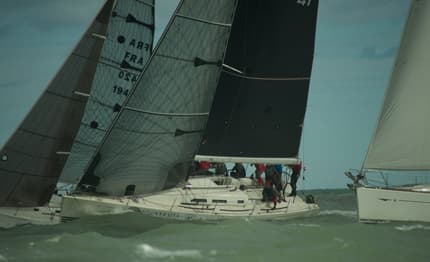 Invernale Bari: onde e vento affossano la regata