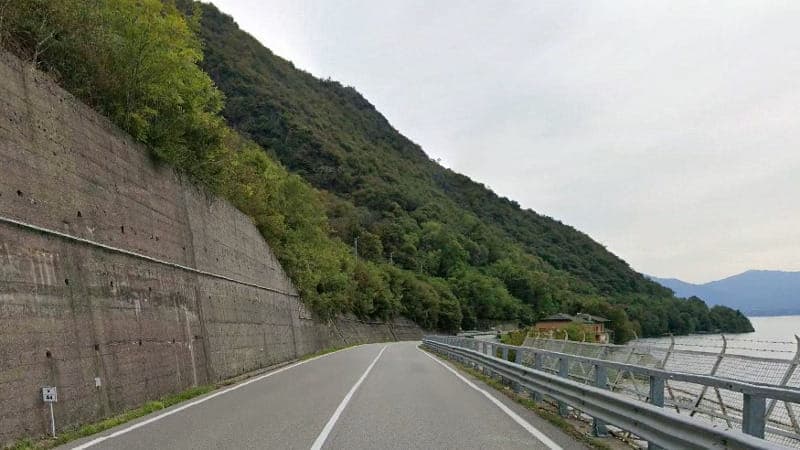 Auto investe cinque ragazzi nel Varesotto: morta una diciassettenne, gli altri amici feriti gravi