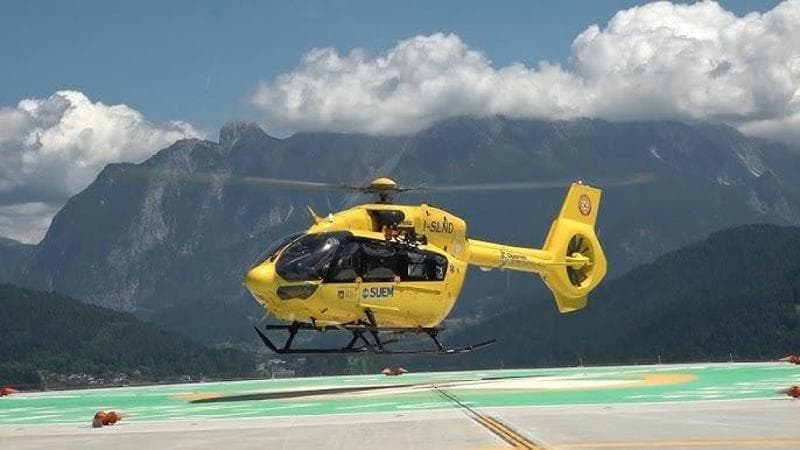Turisti prendono il sole sulla piazzola del 118: ritardato un soccorso in montagna